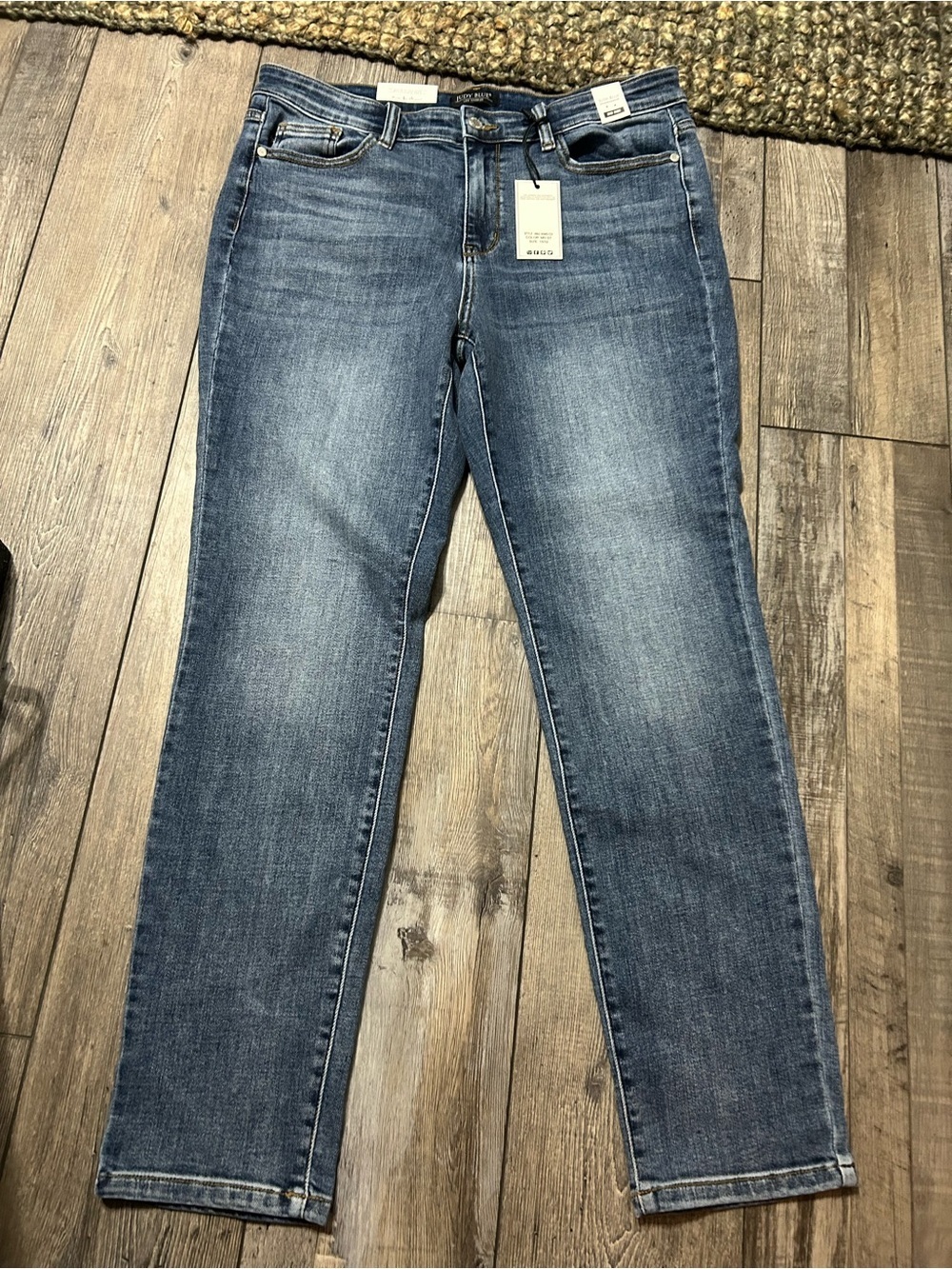 Judy Blue Medium Wash Straight Leg Jeans mid rise slim fit
